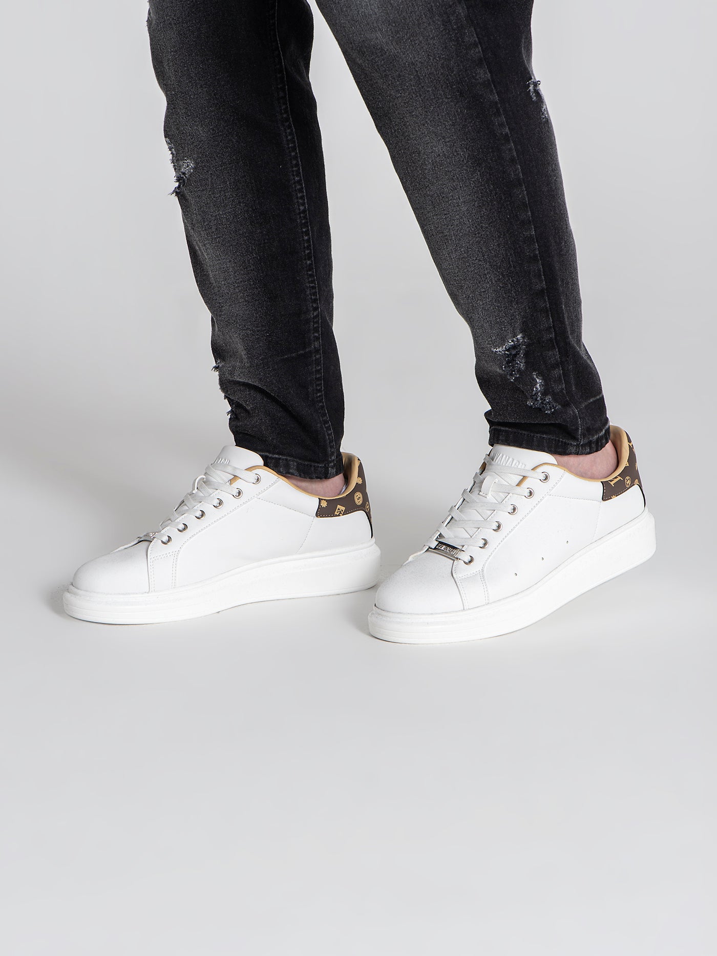 sneakers / White Logomania Sneakers
