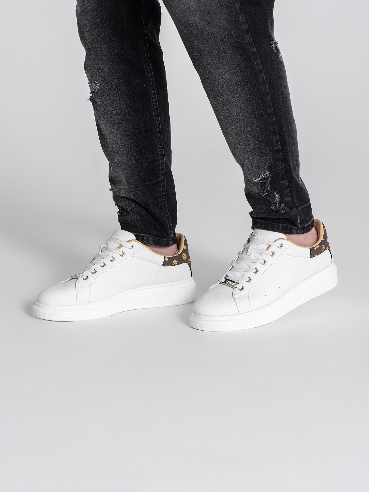 sneakers / White Logomania Sneakers