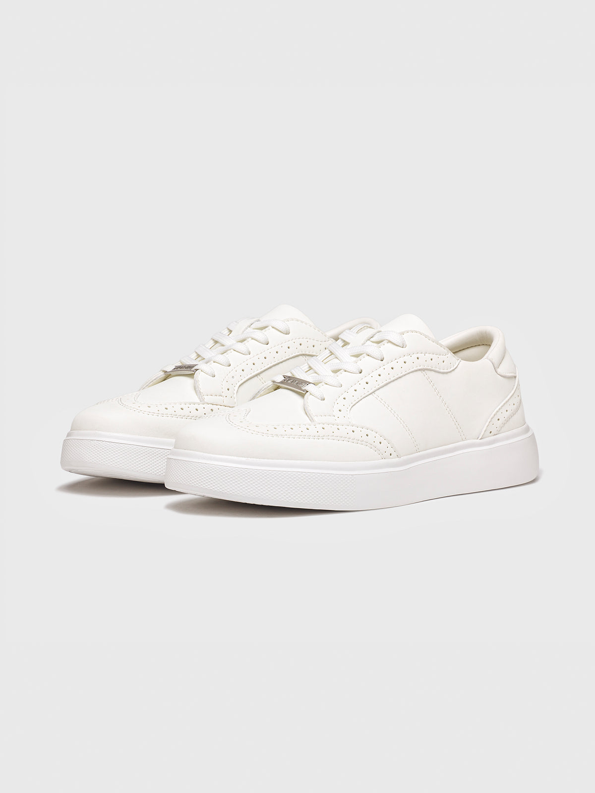 sneakers / White Dots Sneakers