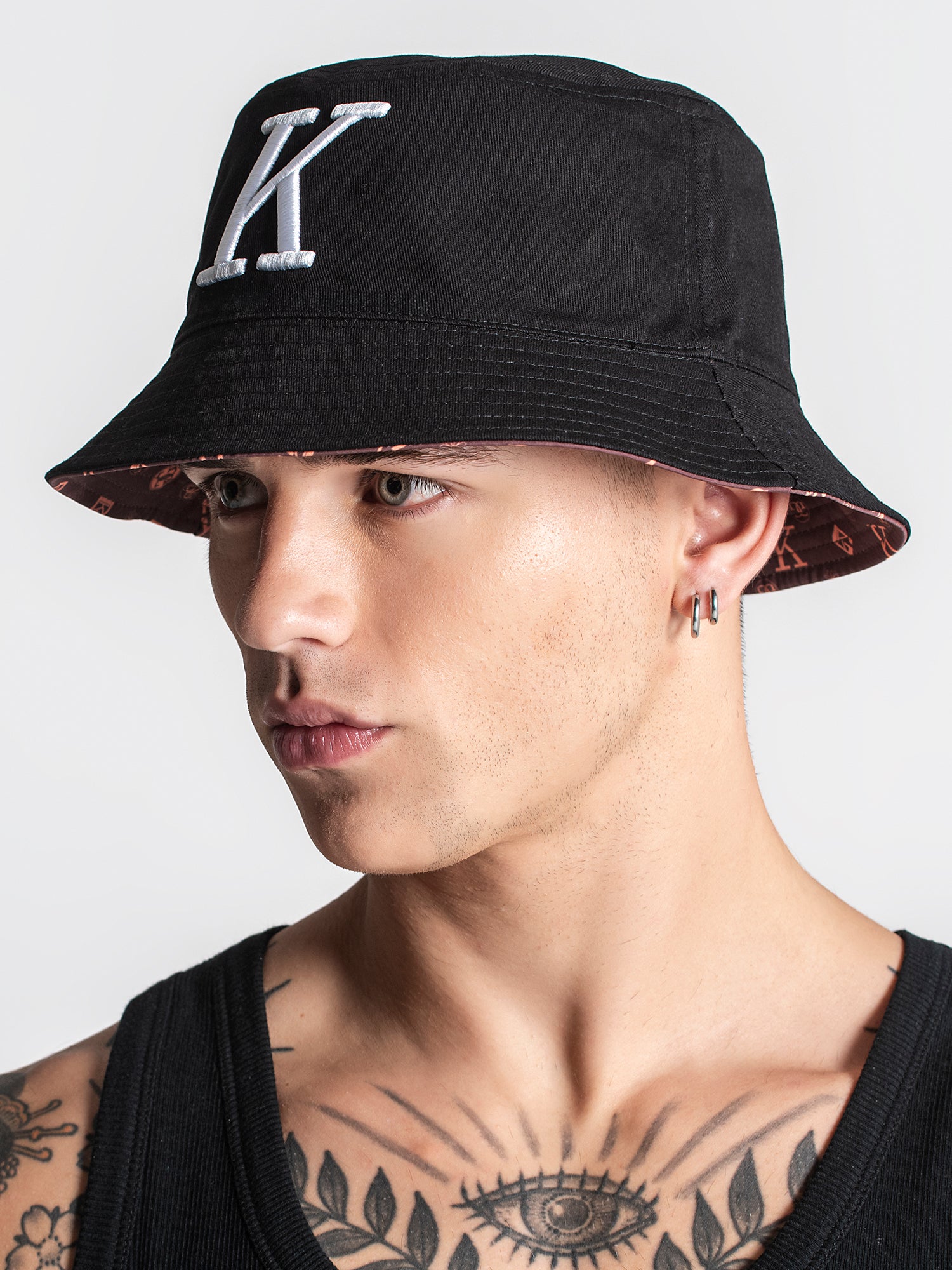 buckets / Black K Bucket Hat