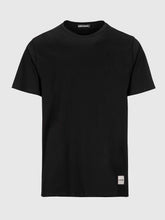 t-shirts / Black Label Tee