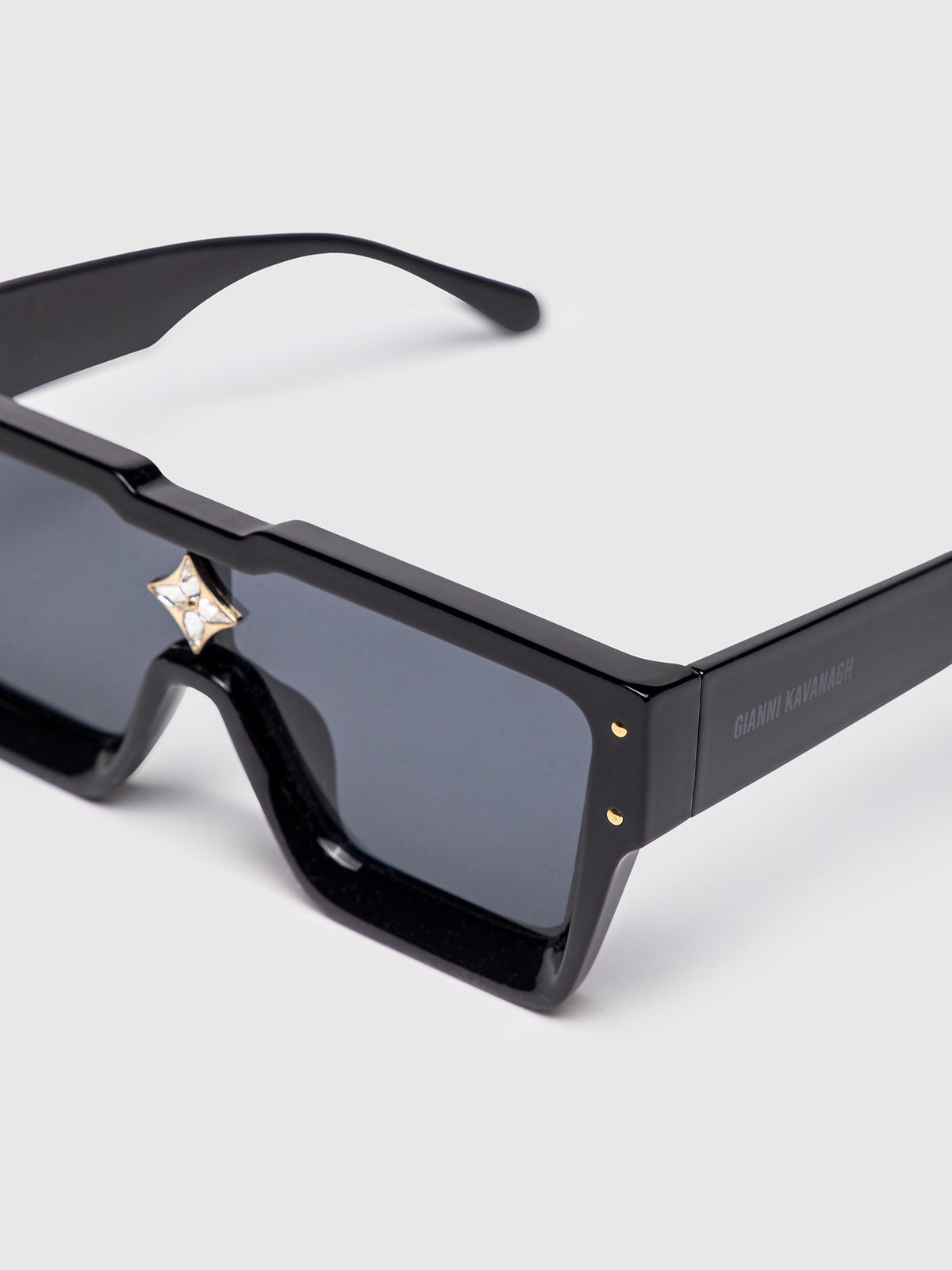 sunglasses / Black Prisma Sunglasses
