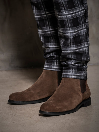sneakers / Brown Smart Boots