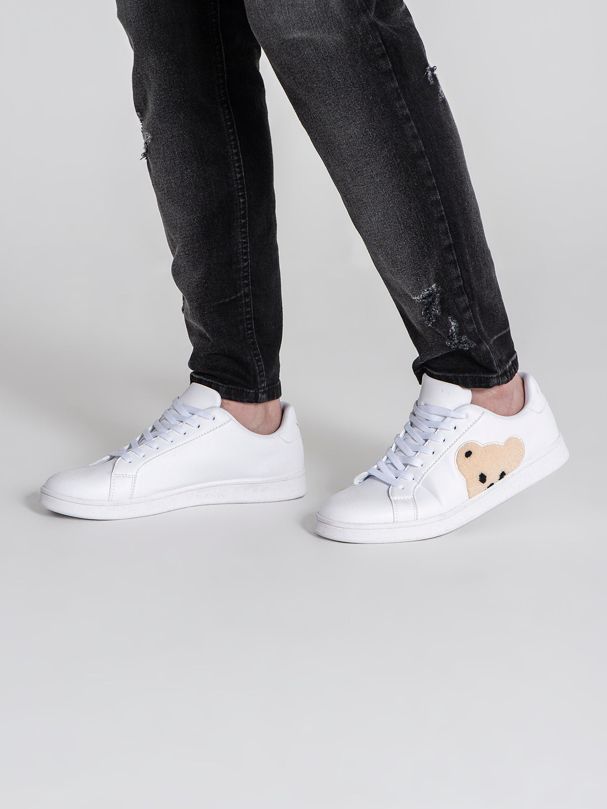 sneakers / White Plush Sneakers