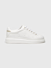 sneakers / White Core Upscale Sneakers