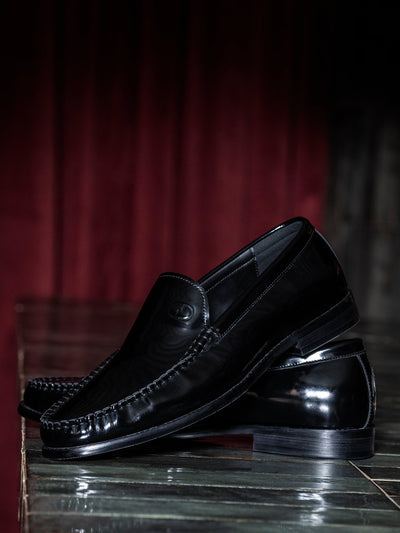 sneakers / Black Smart Loafers