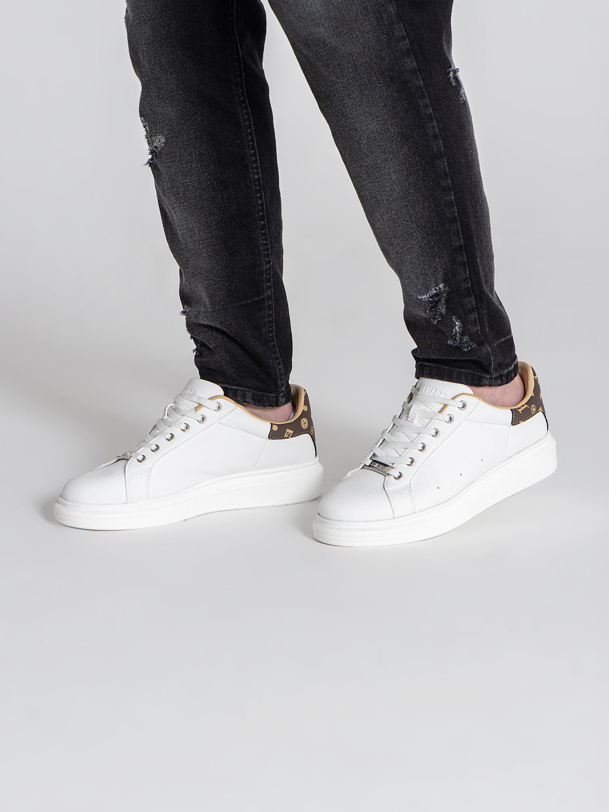 sneakers / White Logomania Sneakers