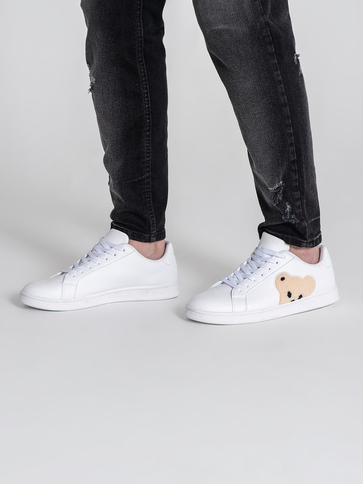 sneakers / White Plush Sneakers