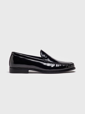 sneakers / Black Smart Loafers