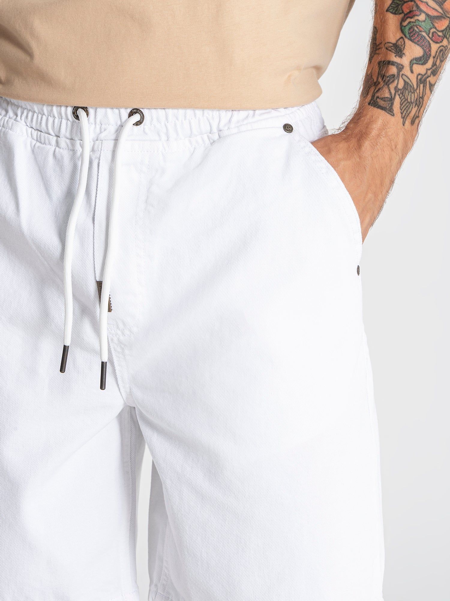 shorts / White GK Elastic Waist Shorts