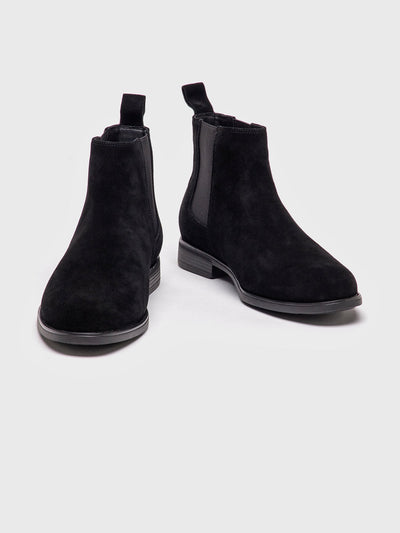 sneakers / Black Smart Boots