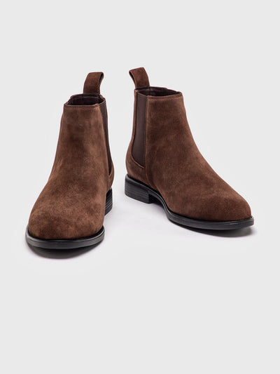 sneakers / Brown Smart Boots