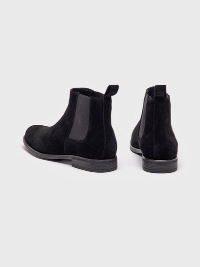 sneakers / Black Smart Boots