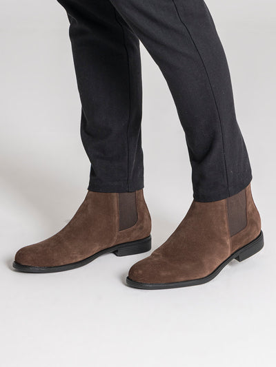 sneakers / Brown Smart Boots